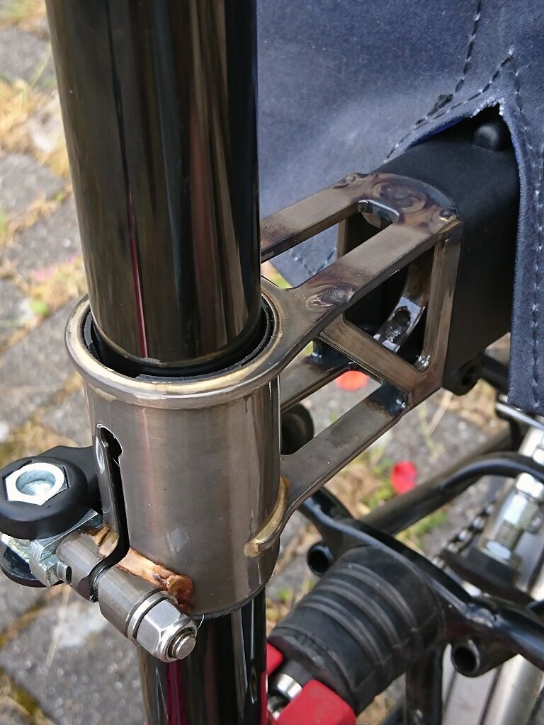 Eerder metaal #Seatposthugger luggage adapter Model 4, Finish: Raw laqcuer high gloss clear powder coating