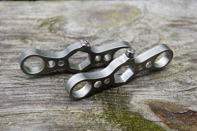 Eerder hinge clamp levers Drillium symmetric design