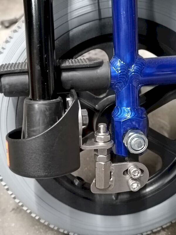 Eerder metaal krukhouder enkel voor (reis)Rolstoel/ Crutch holder single for (travel) wheel chair