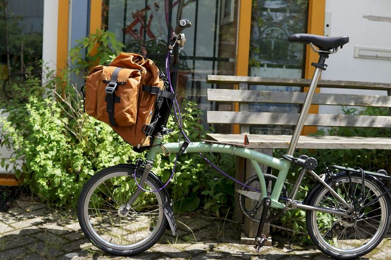 Eerder Xplorer front bag MK3 color Peanut, fits the Brompton front carrier block