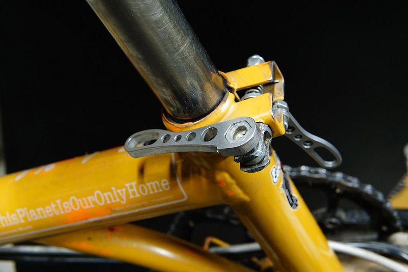 Eerder metaal rear frame latch