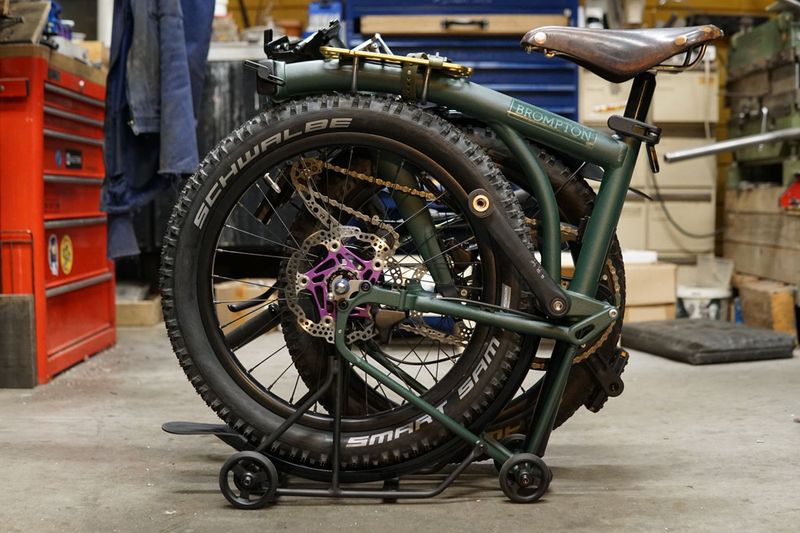 Eerder metaal Conversion kit for Brompton G-line Alfine and Rohloff with wider Smart Sam tyre from Schwalbe. With the Eerder X Rohloff tensioner