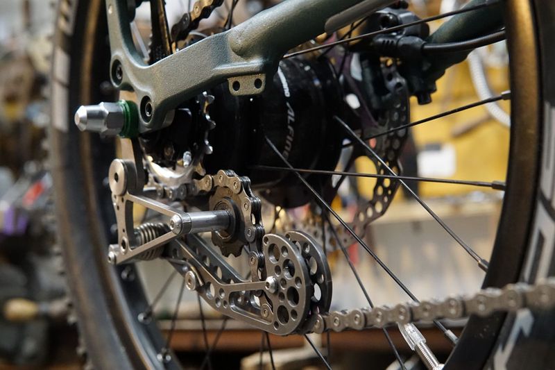 Eerder metaal chain tensioner for Rohloff and Alfine gearhub on Brompton G line