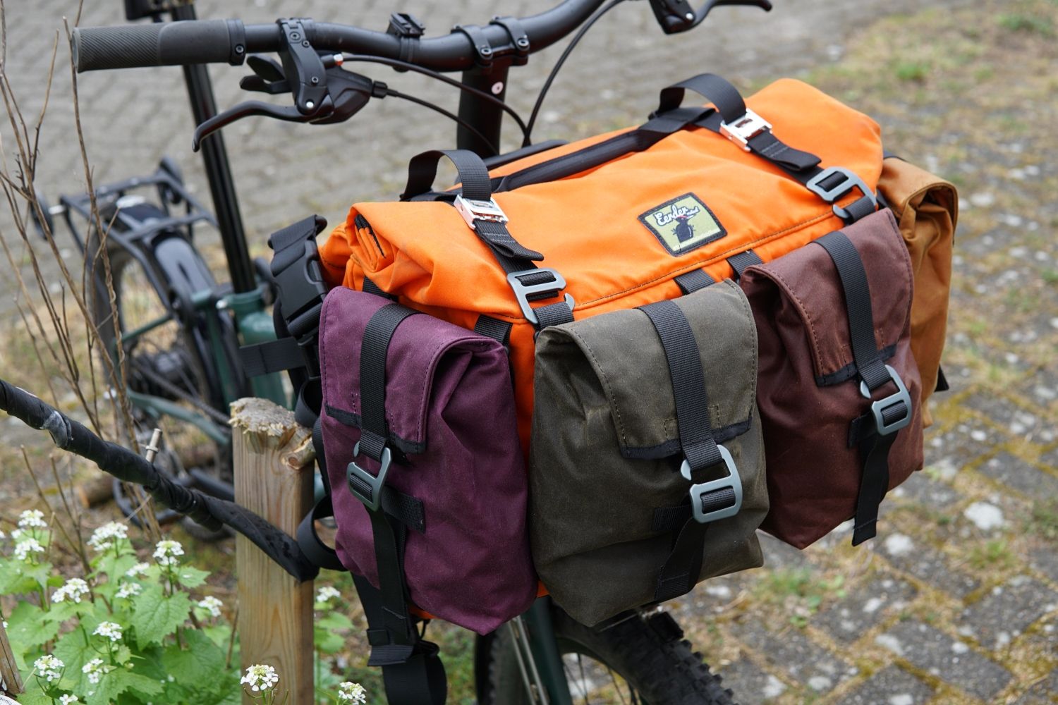 Eerder Xplorer front bag MK3 fits the Brompton front carrier block Eerder Xplorer front bag MK3 fits the Brompton front carrier block
