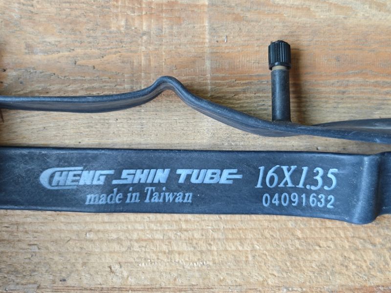 Cheng Chin inner tube 16 x 1.35" (ETRTO 34-305) Schräder valve. Not for standard Brompton wheels, but Danhon etc Cheng Chin inner tube 16 x 1.35" (ETRTO 34-305) Schräder valve. Not for standard Brompton wheels, but Danhon etc
