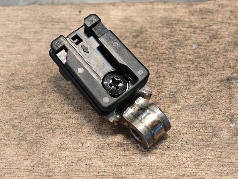 Eerder Cateye Volt/Ampp light mount for Brompton G line