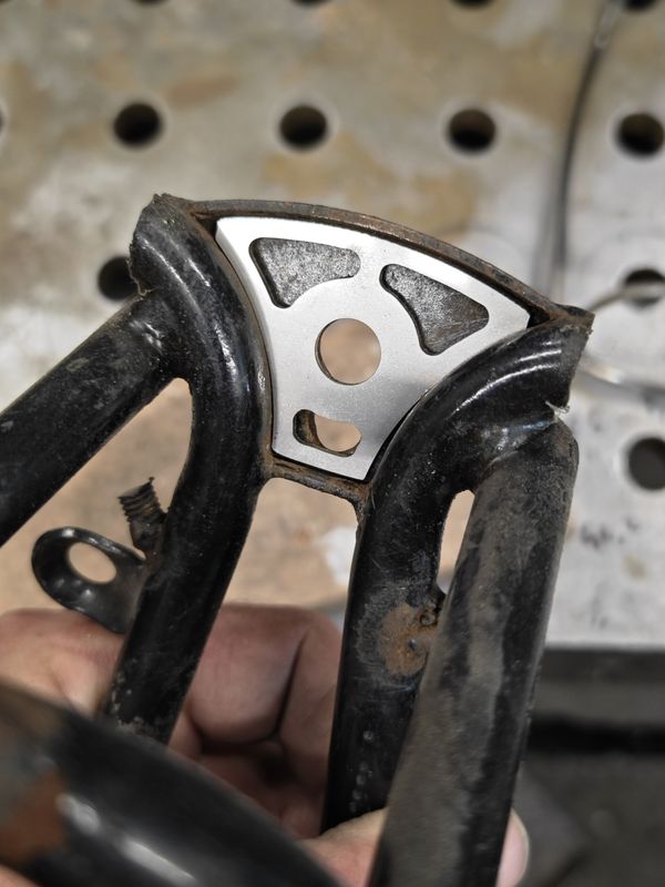 Suspension block hole fixer