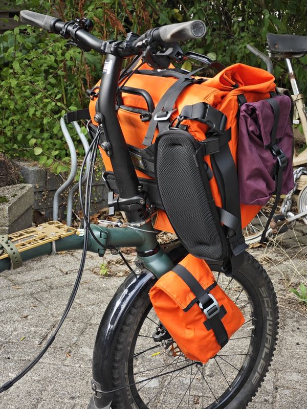 Eerder metaal Full metal Cage aka iRack for one Xplorer pocket on Brompton G line fork leg