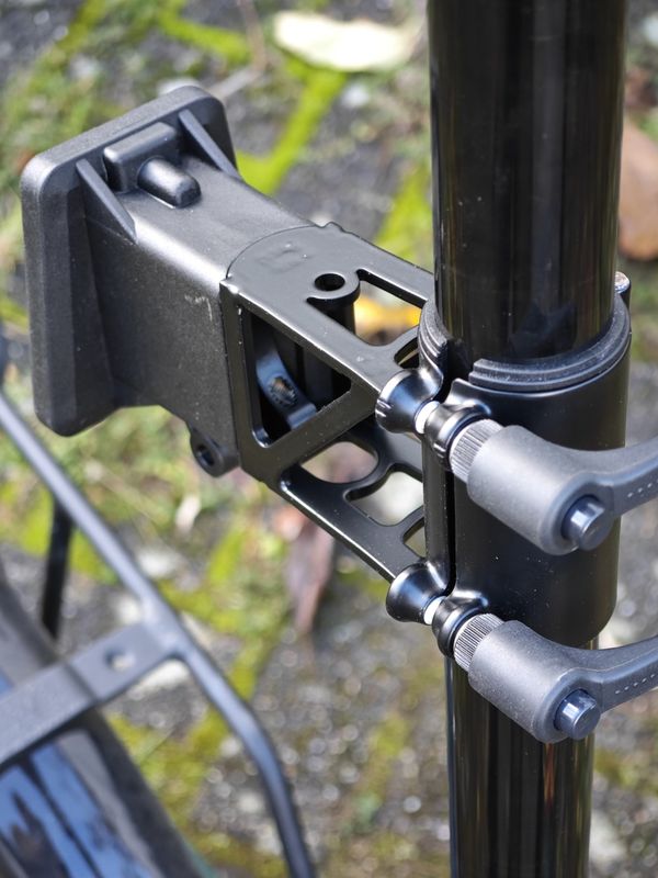 Eerder metaal Model 4.5 #Seatposthugger with hinge for easy installation and removal