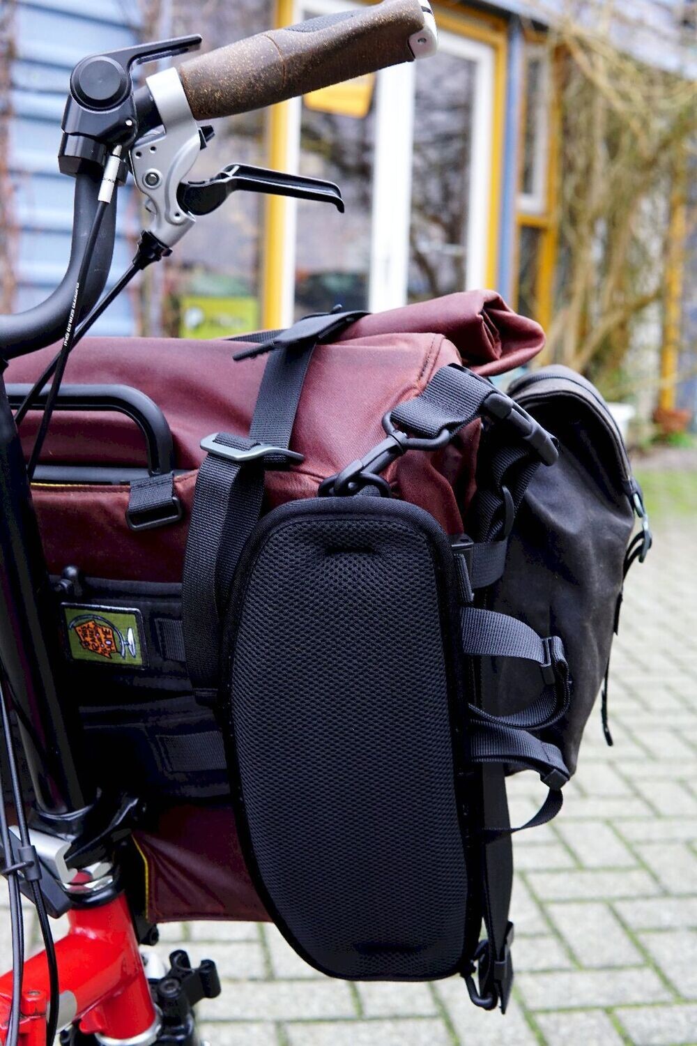 Eerder Xplorer front bag MK3 fits the Brompton front carrier block