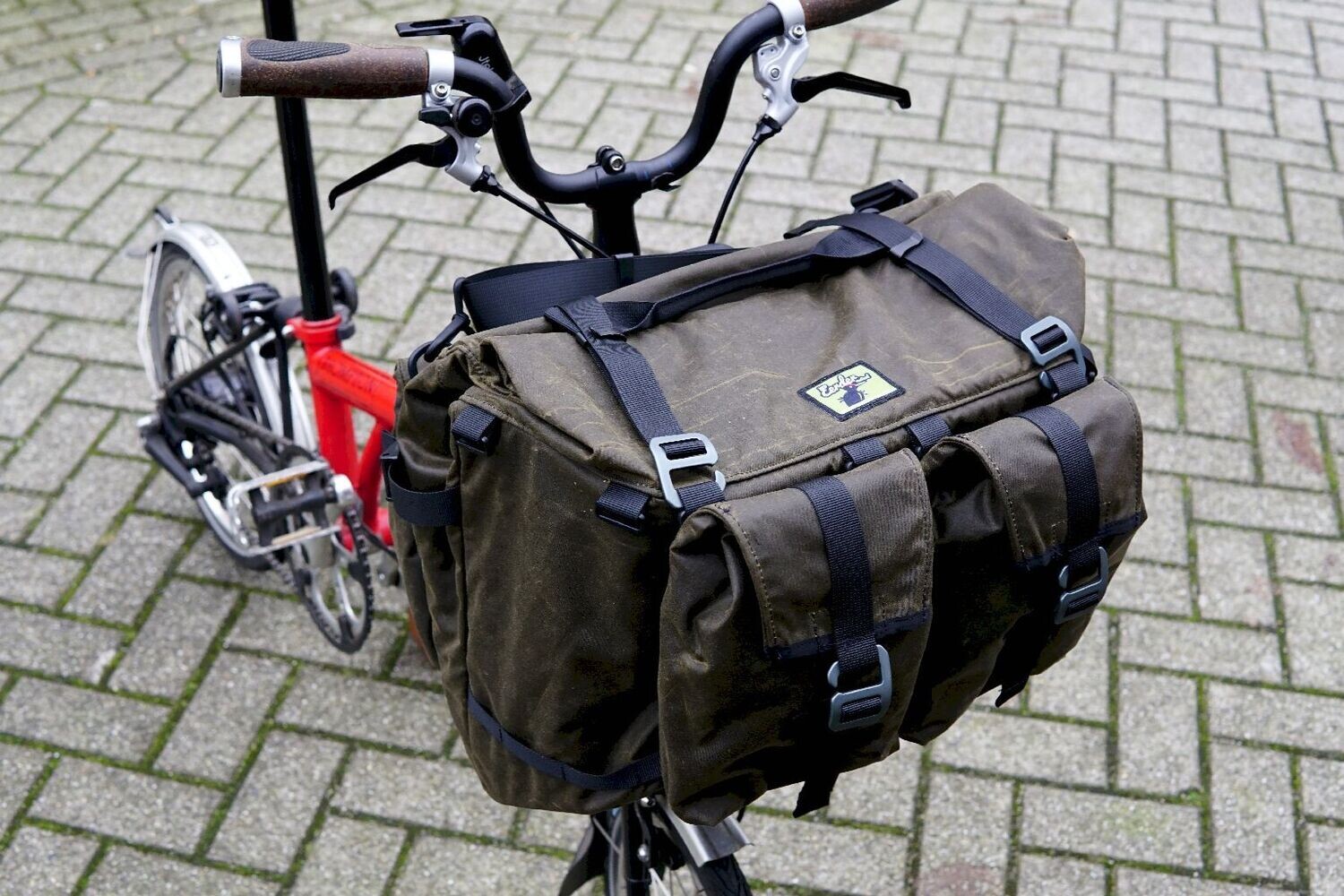 Eerder Xplorer front bag MK3 fits the Brompton front carrier block