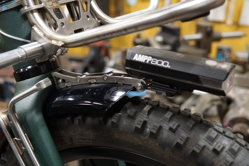 Eerder metaal front light bracket for SON and Cateye lights on Brompton G line, Mk3 version