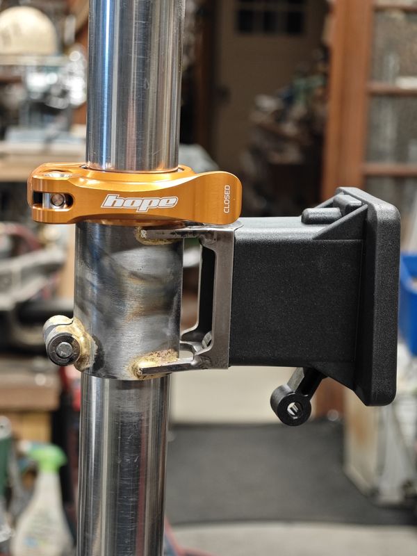 Eerder metaal #Seatposthugger Model S luggage adapter with Hope Quick release