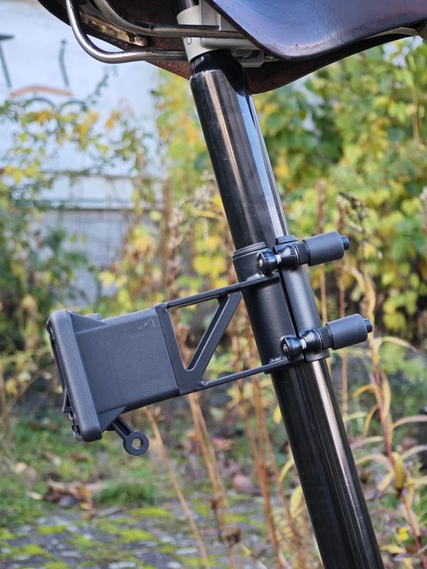 Eerder metaal Model 4.5 #Seatposthugger with hinge for easy installation and removal