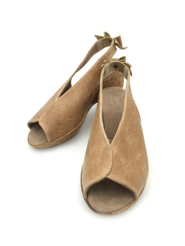 Peep toe wedge
