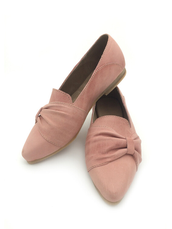 Side Bow Pumps