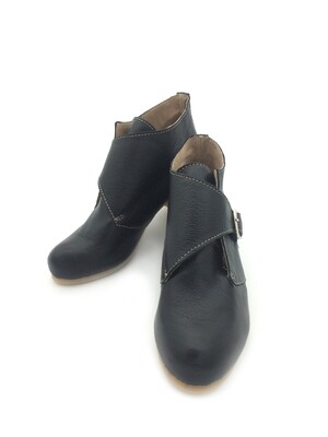 Side-strap boot