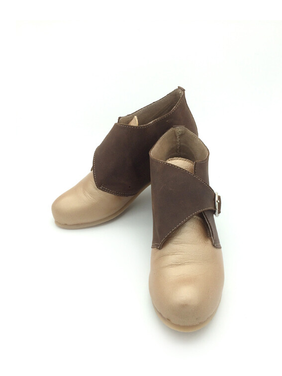 Side-strap boot