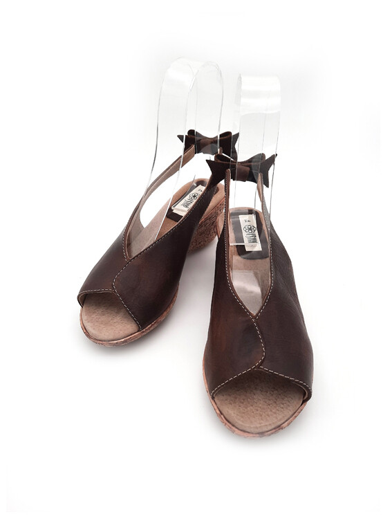 Peep toe wedge