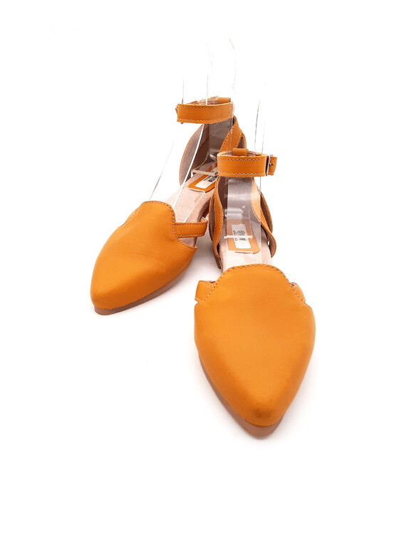 V Flat shoes