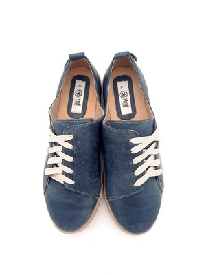 Side-lace Sneaker