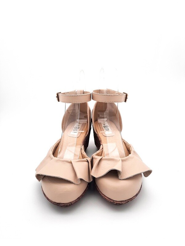 Livia Collar Wedge