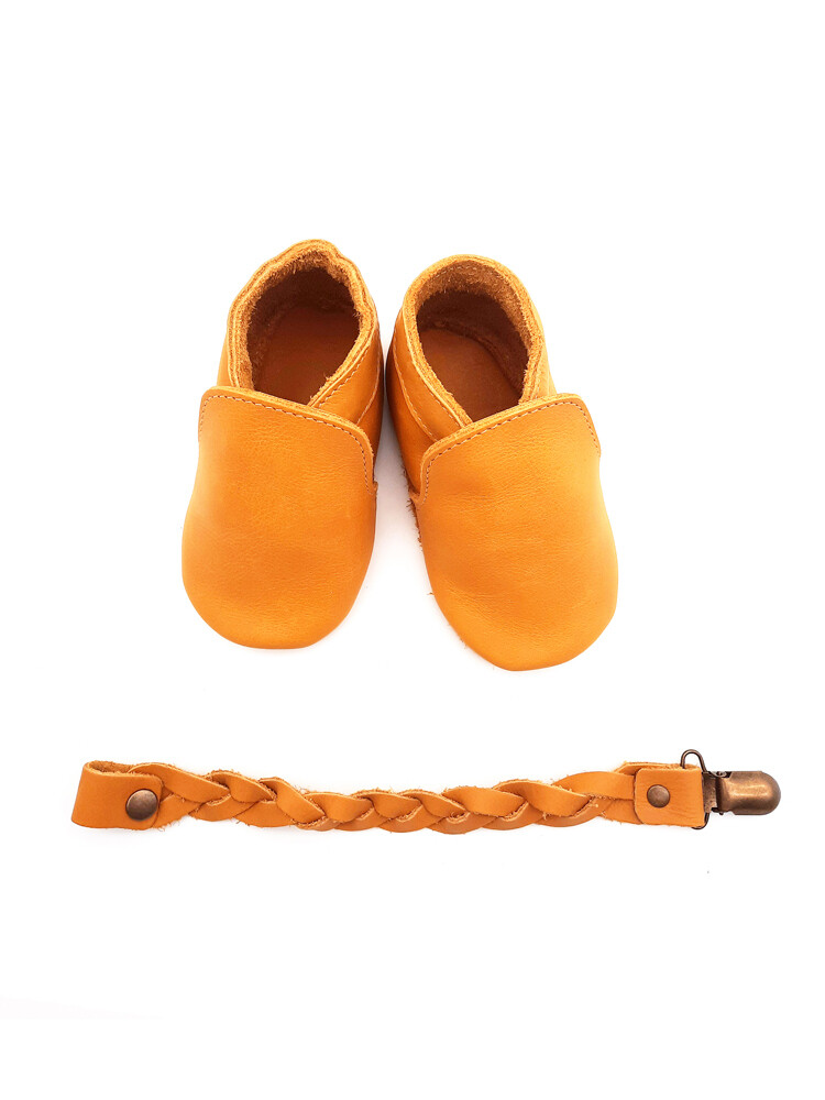 Chukka Baby Booties + 2 Dummy Clips