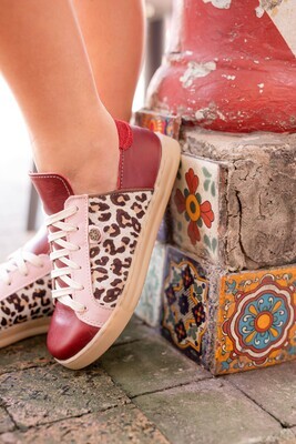 Skaamrosie Sneaker: Burgundy