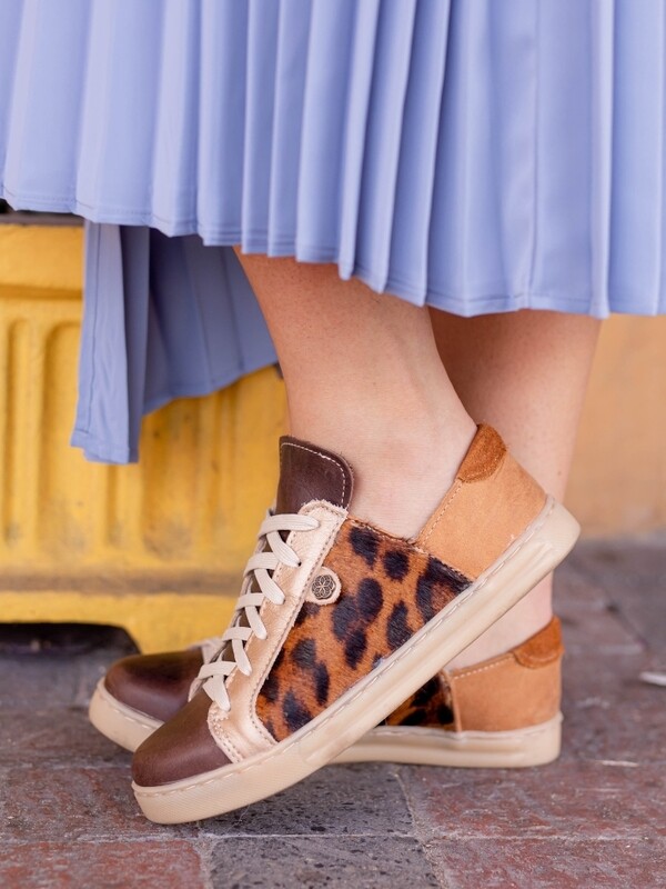 Skaamrosie Sneaker: Diesel Brown