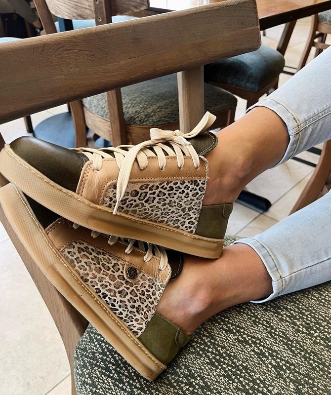 Skaamrosie Sneaker: Olive Metalic Gold