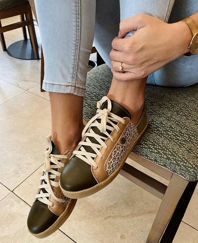Skaamrosie Sneaker: Olive Metalic Gold