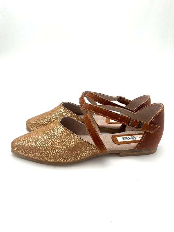 V Flat Cross_Almond Reptil &amp; Toffee