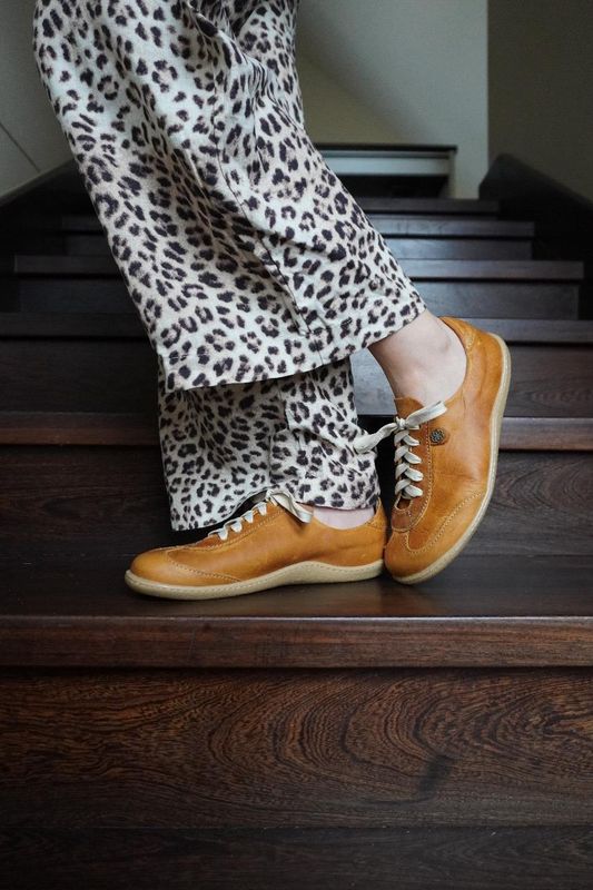 Barefoot Wingtip Woman