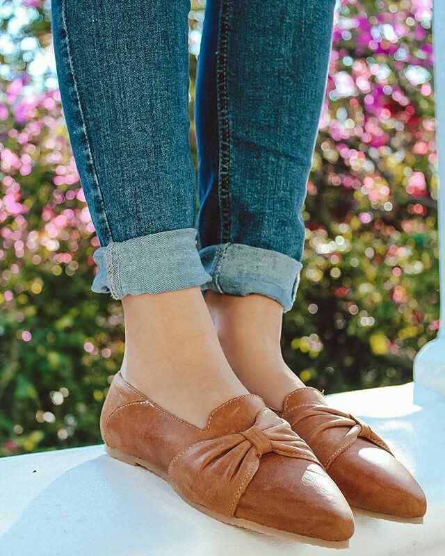Side Bow Pumps