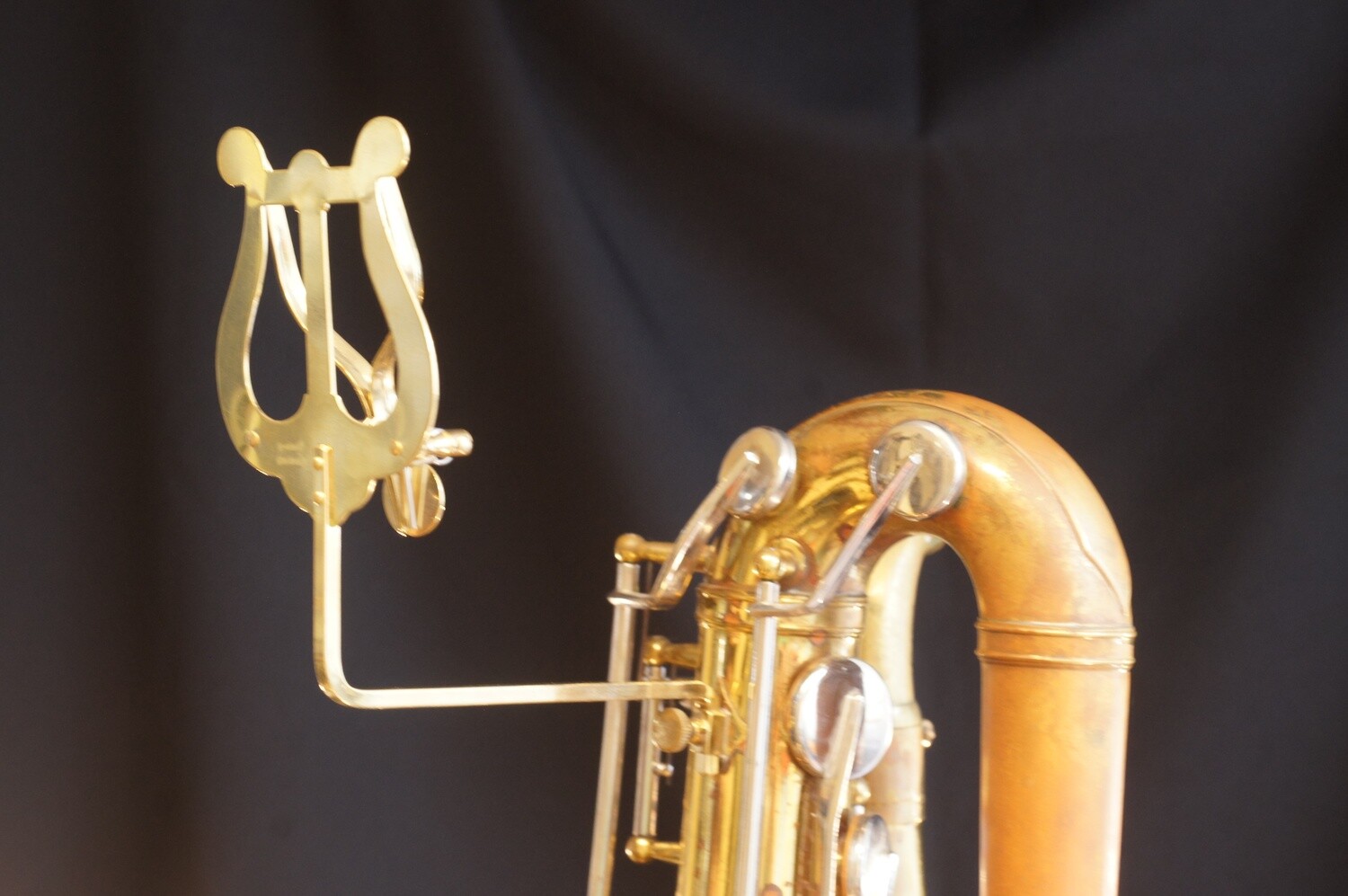 Lyre saxophone