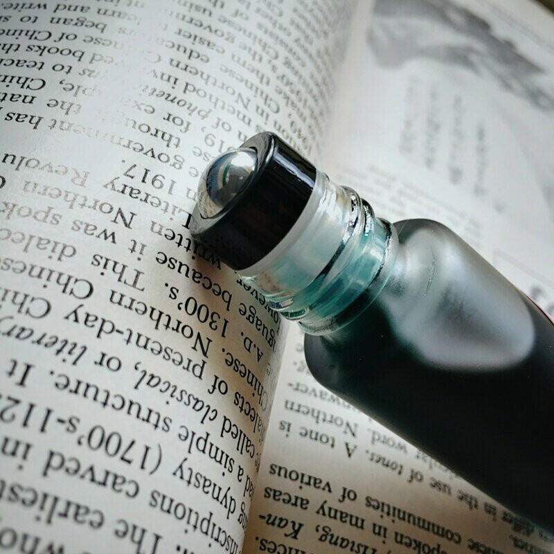 Botanical perfume oil