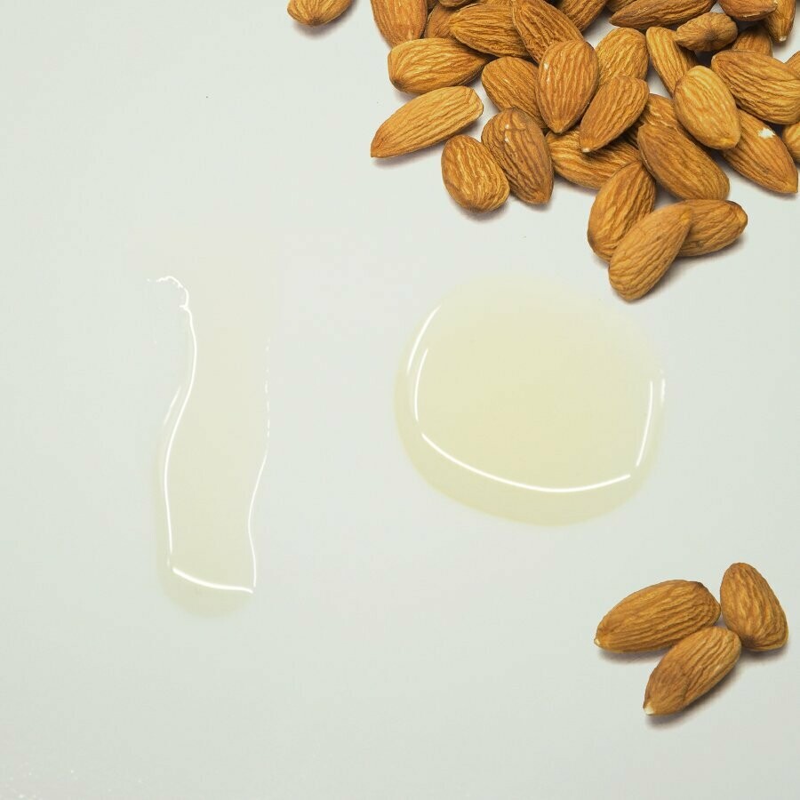 Sweet almond oil, cold-pressed virgin Sweet almond oil, cold-pressed virgin