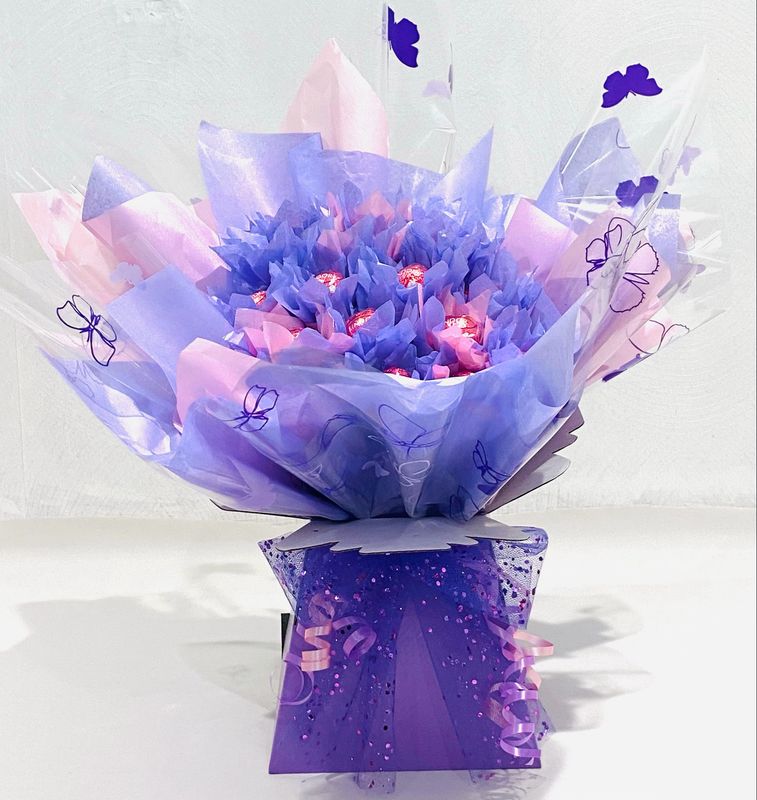 Lindt Strawberry & Cream Chocolate Bouquet