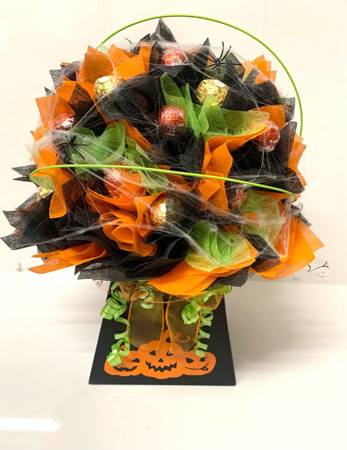 Deluxe Halloween Ferrero Rocher & Lindt Bouquet Deluxe Halloween Ferrero Rocher & Lindt Bouquet