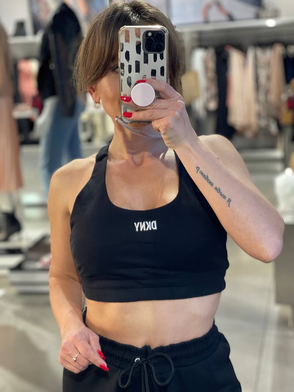 Топ DKNY
