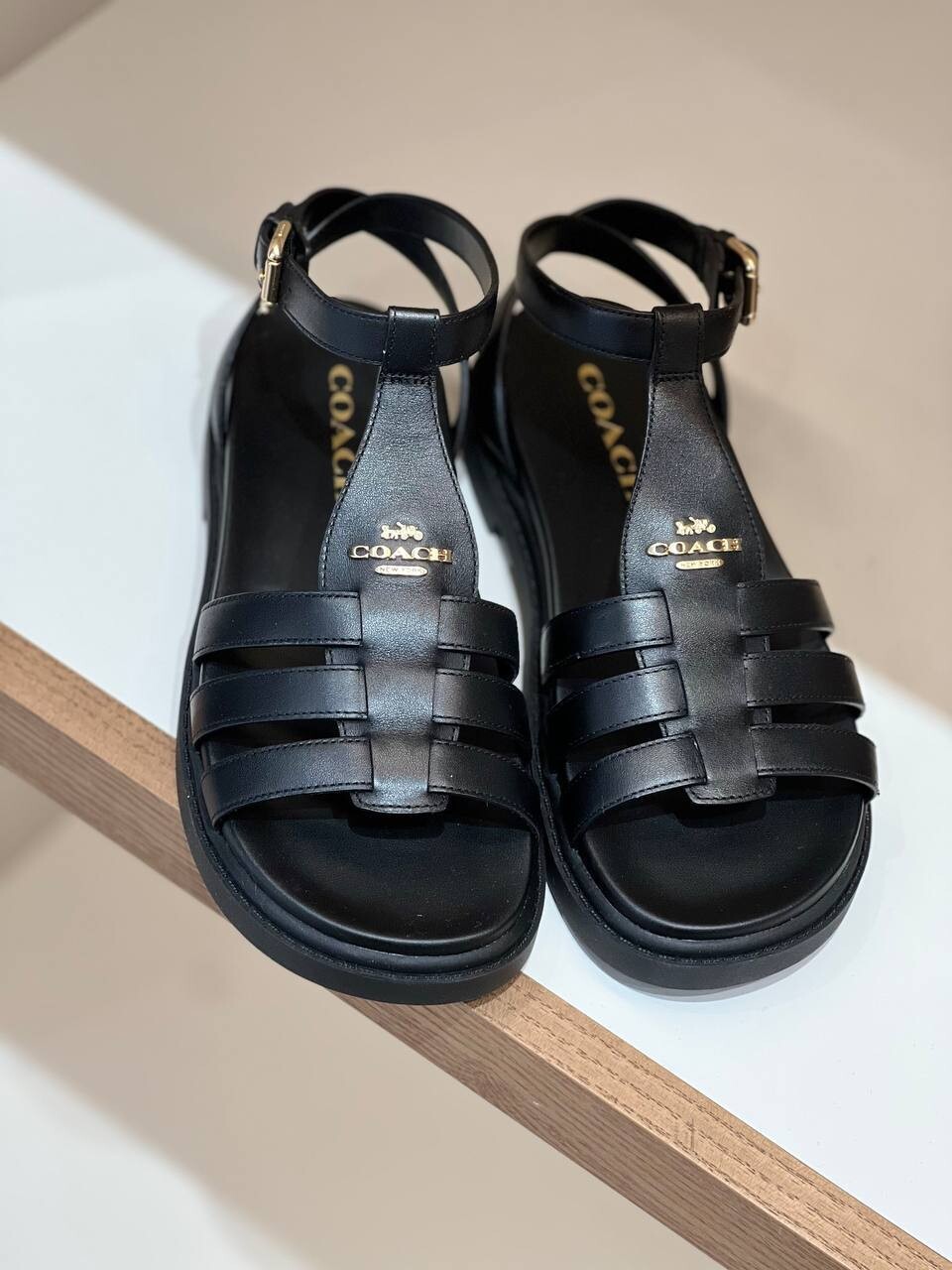 Сандалии Coach