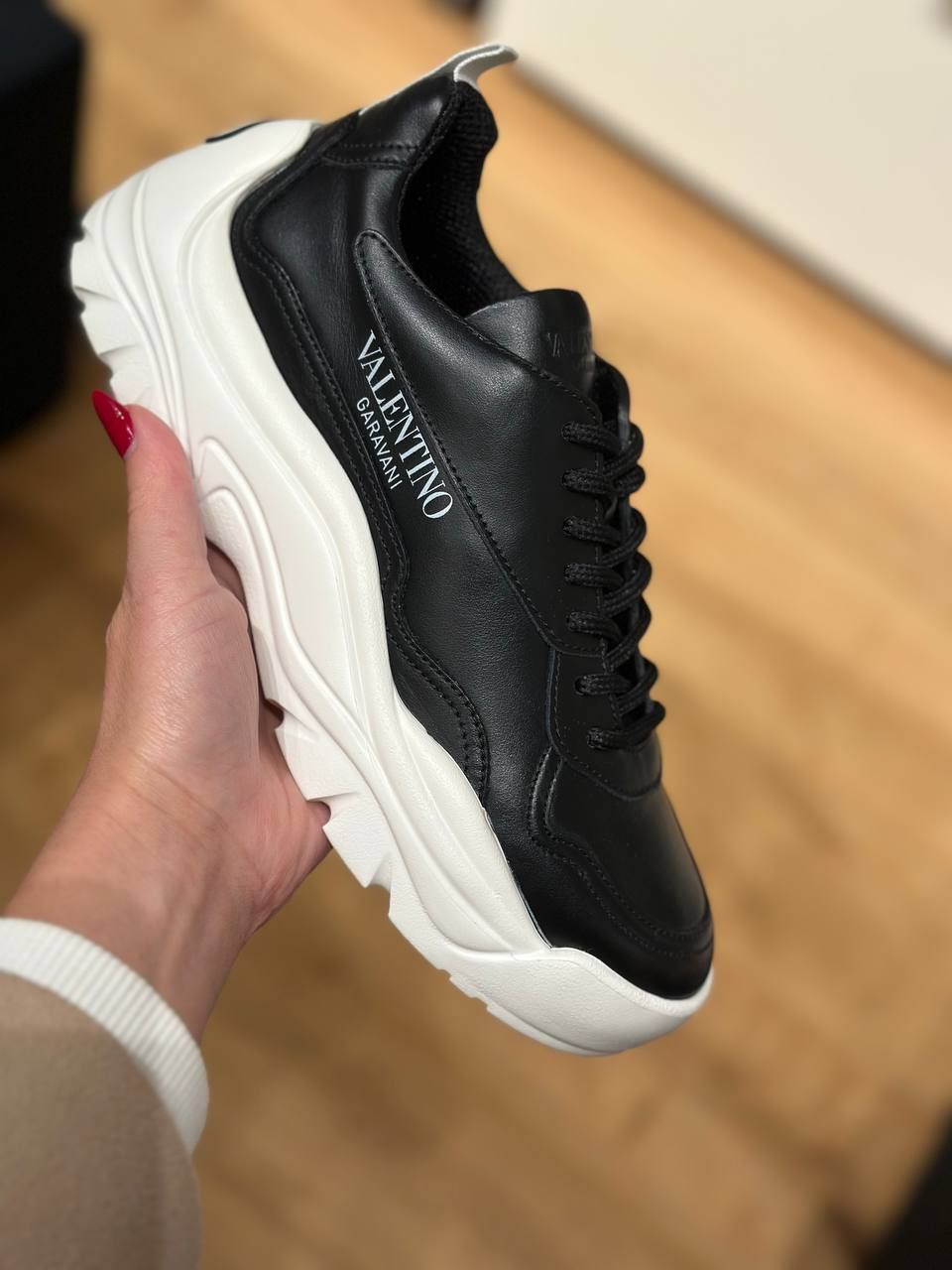 Кроссовки Valentino