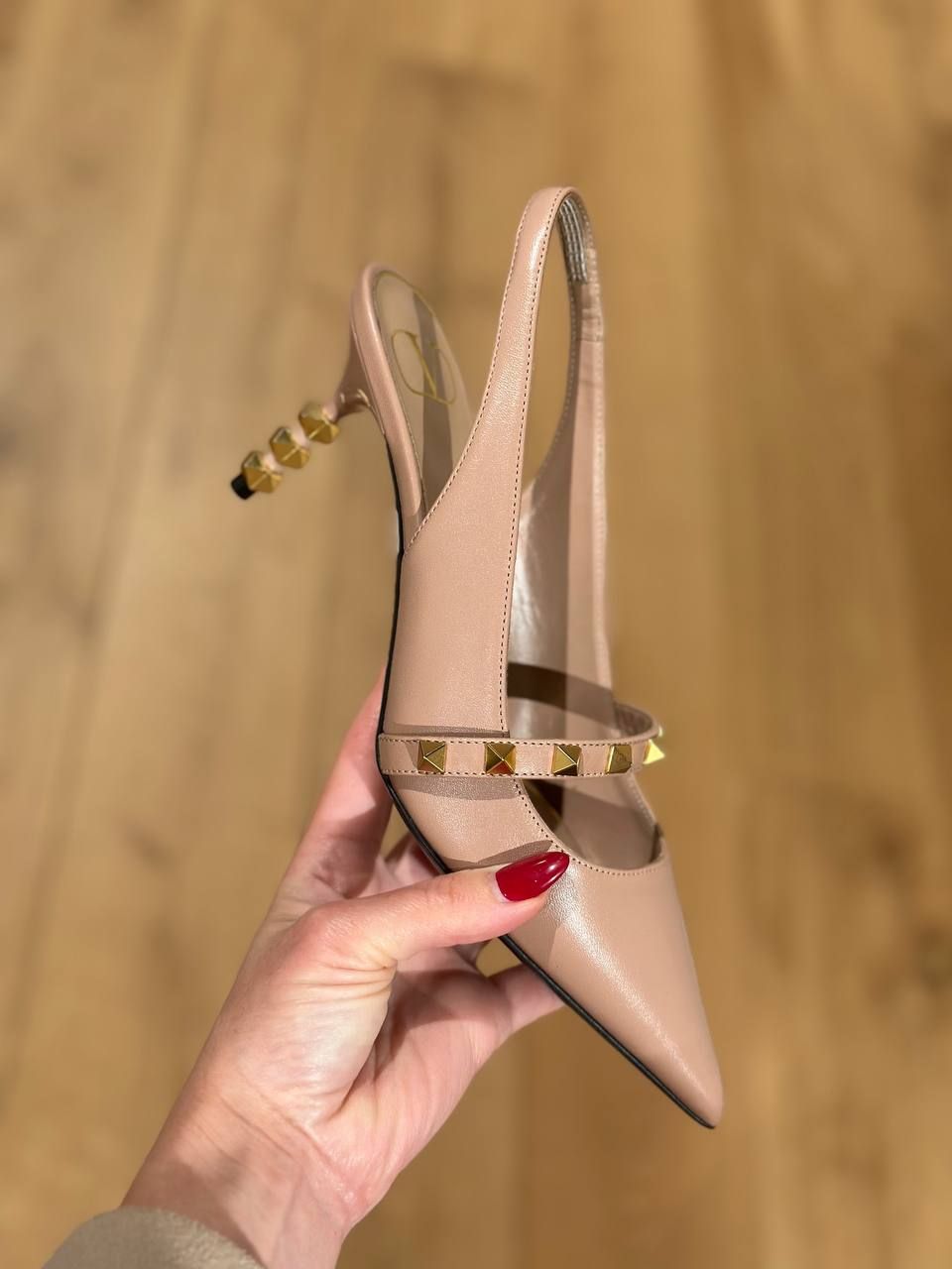 Слингбэки Valentino