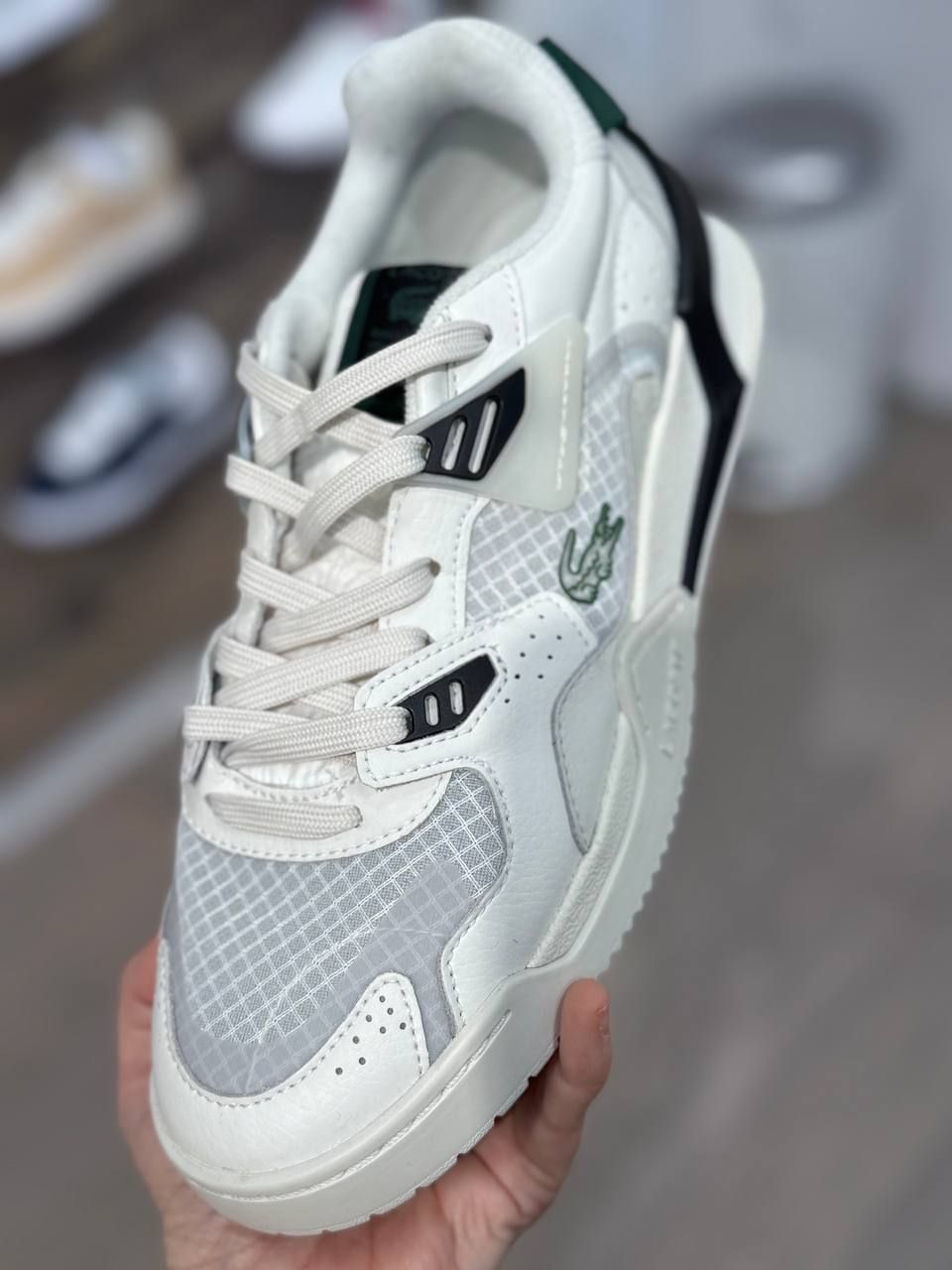 Женские кроссовки Lacoste