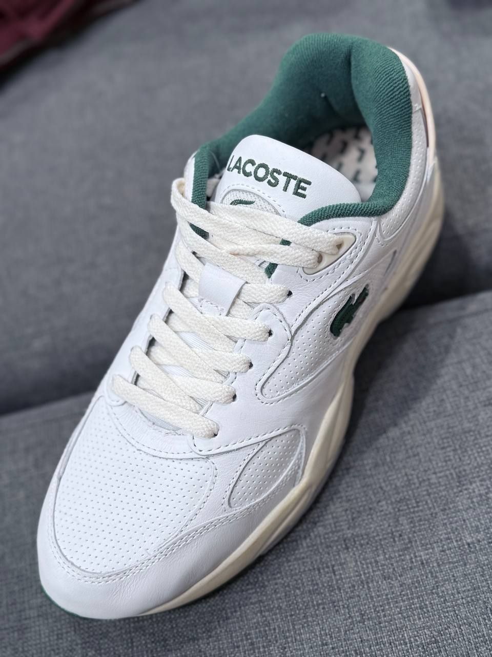Женские кроссовки Lacoste