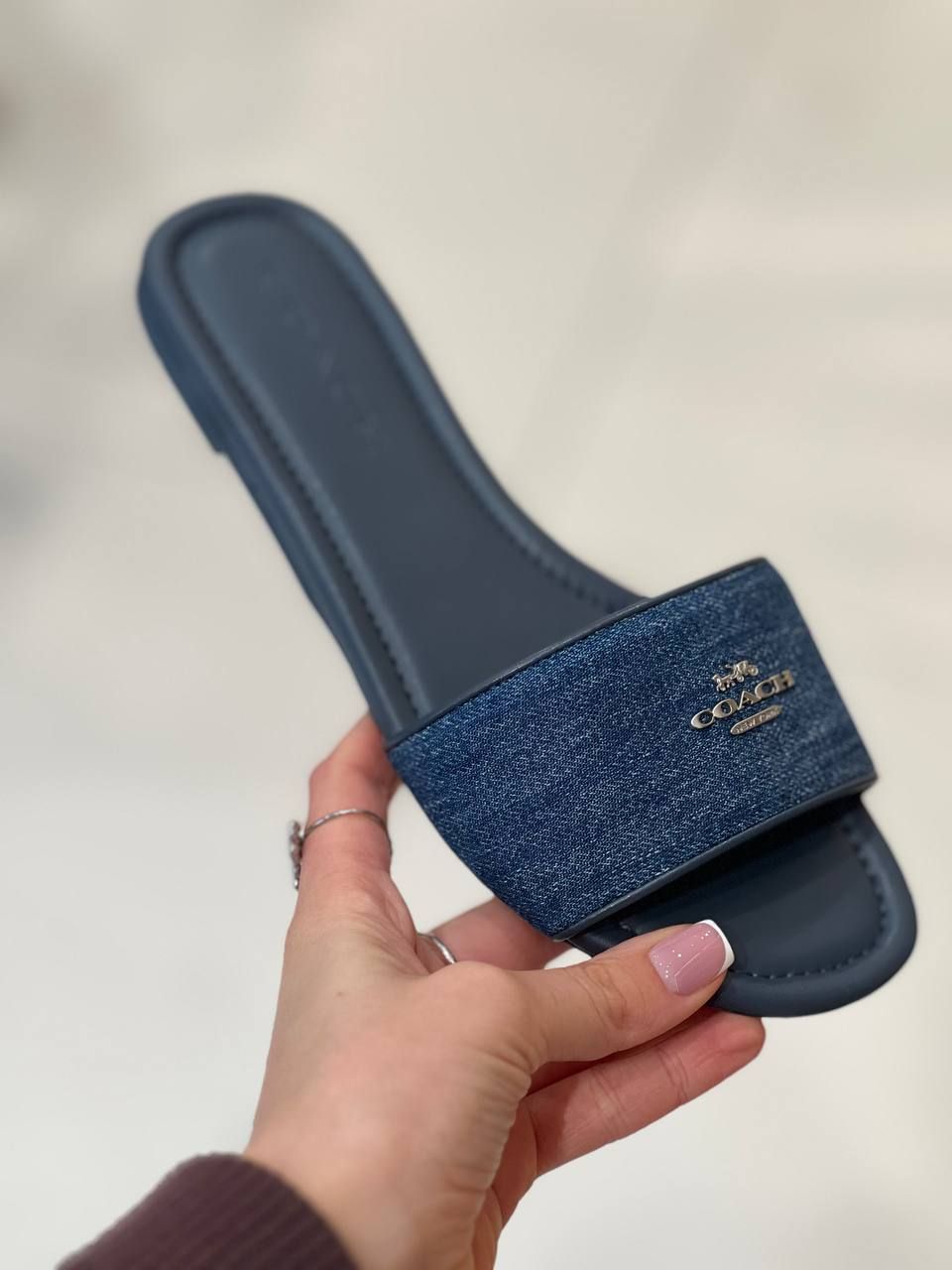 Шлепанцы Coach