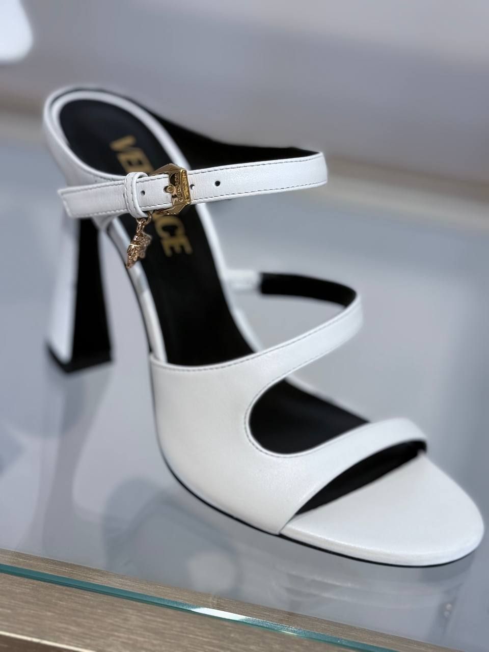 Босоножки Versace