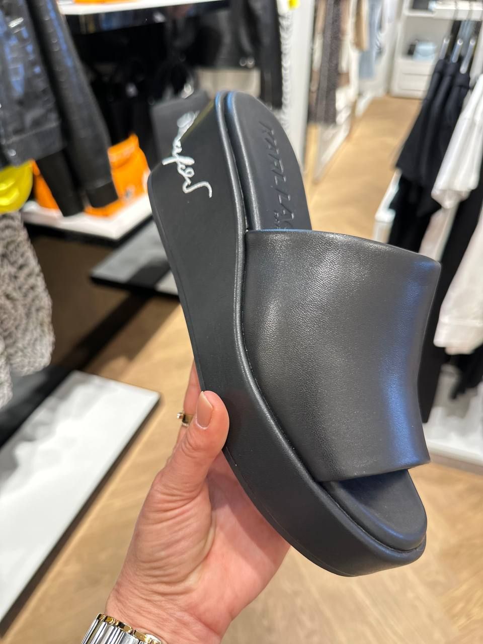 Шлепанцы Karl Lagerfeld