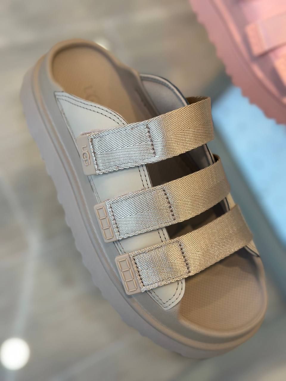 Шлепанцы UGG