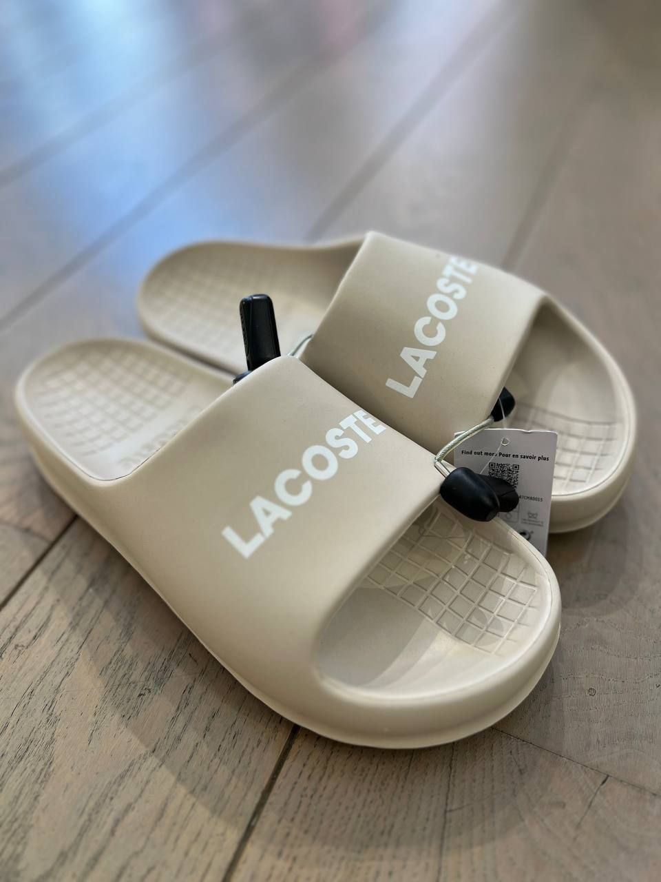 Женские шлепанцы Lacoste